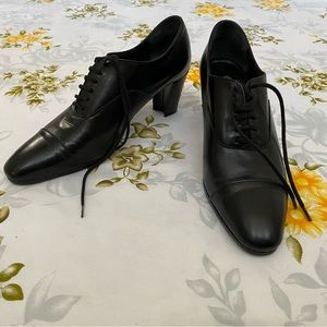 Robert Clergerie Size 6.5 Oxford Style Black Heels